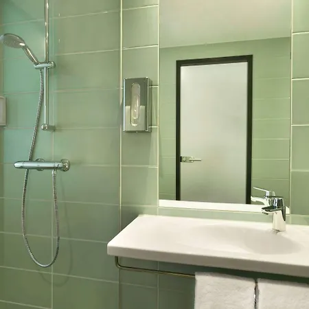 Super 8 Hotel 3*