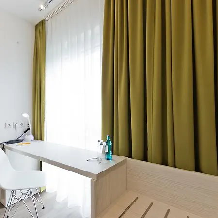 Super 8 Hotel 3*