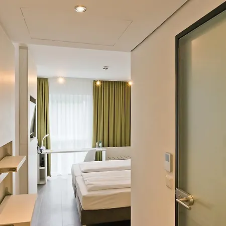 Super 8 Hotel